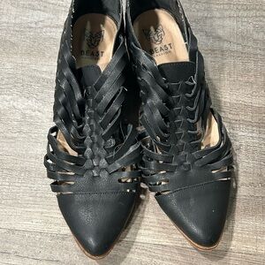 Beast Fashion Women's Black Strappy Shoes